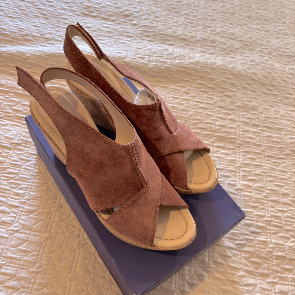 Vanelli Women's Suede Platform Sandals